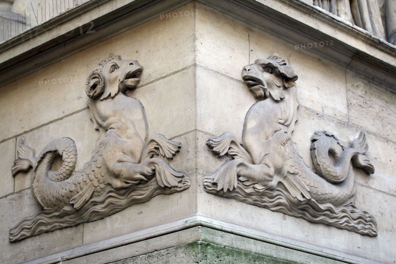 France, Paris 7e, fontaine de Mars, rue saint dominique, detail bas relief,
