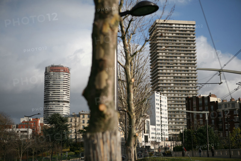 France, Paris 13e, tours boulevard kellerman et tour super Italie en arriere plan, arbre, gratte ciel,