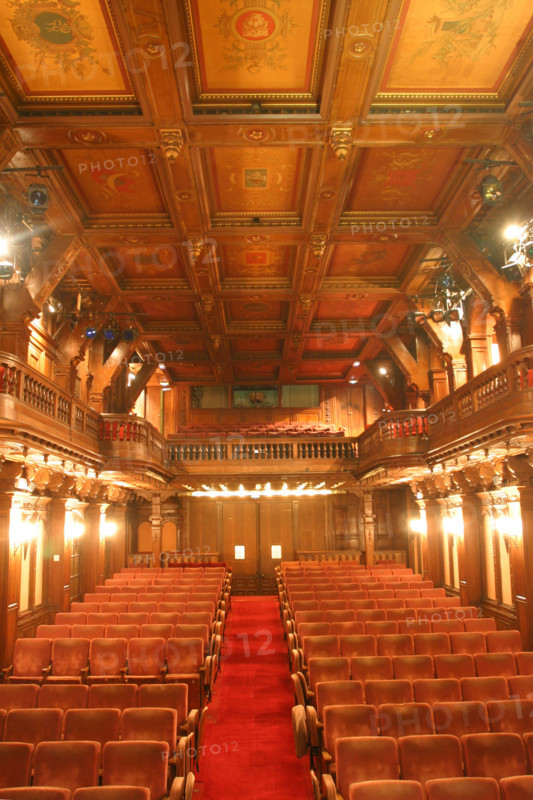 France, Paris 16e, theatre du Ranelagh, 5 rue des vignes, salle de spectacle, lambris, bois, salle vue depuis la scene, orchestre,