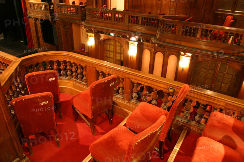 France, Paris 16e, theatre du Ranelagh, 5 rue des vignes, salle de spectacle, lambris, bois, salle vue depuis le balcon