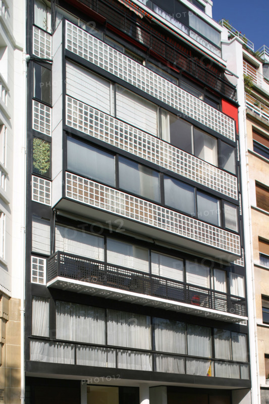 France, Paris 16e, immeuble du 24 rue Nungesser et Coli, architecte le corbusier, brique de verre,
