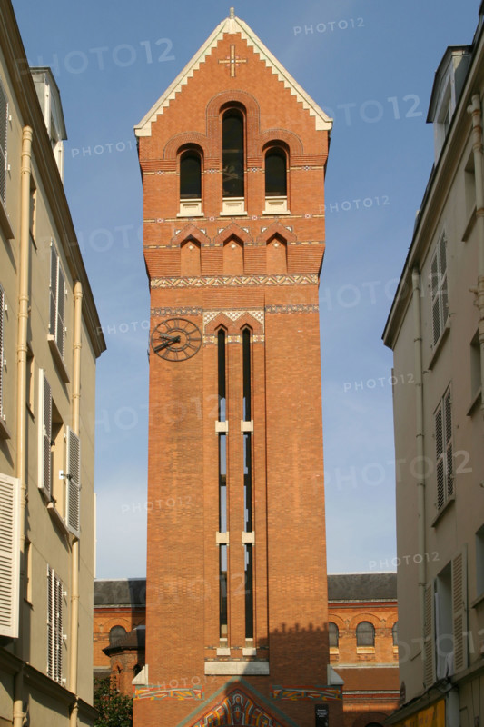 France, Paris 17e, clocher proche de l'eglise saint Michel, place saint jean, construction de brique,