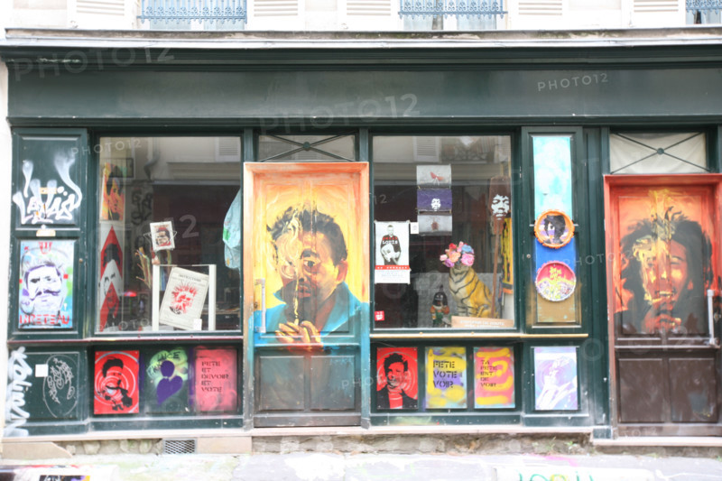 France, Paris 20e, Belleville, rue denoyez, vitrine, artistes,