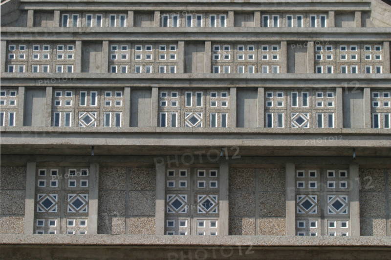 France: Normandie, Seine Maritime, le havre, architecte auguste perret detail exterieur de l'eglise saint joseph, vitraux de formes geometriques,