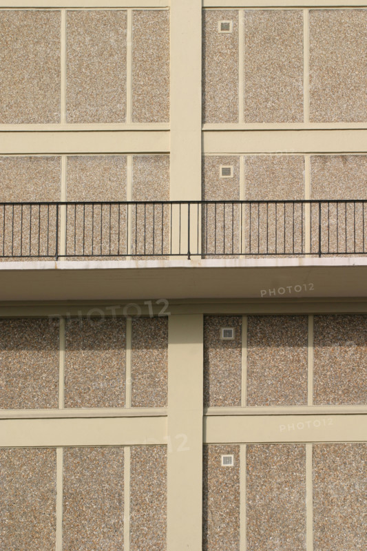 France: Normandie, Seine Maritime, le havre, architecte auguste perret, detail habitat, balcon, beton,