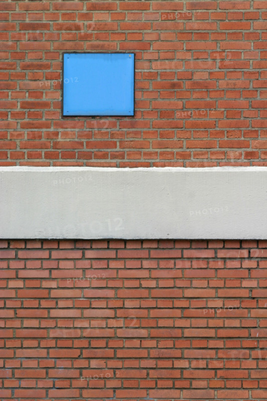 France: Normandie, Seine Maritime, le havre, autour du bassin du commerce, mur de briques et beton, graphisme,