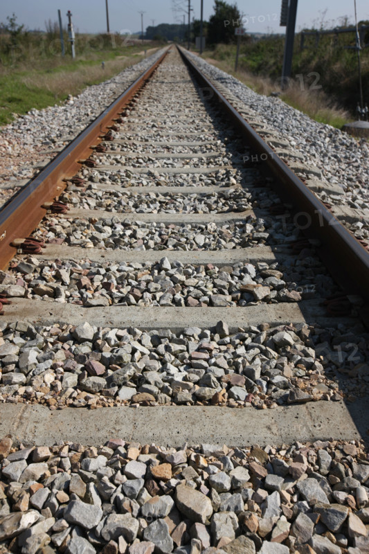 France, Normandie, Seine Maritime, plateau du caux maritime, voie ferree vers hugleville en caux, infrastructure ferroviaire, rails et ballasts,