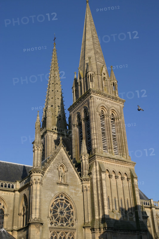 France, Basse Normandie, calvados, douvres la delivrande, basilique, clocher, tours,