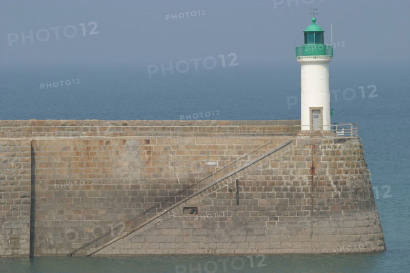 France, Basse Normandie, Manche, Cotentin, dielette, port de plaisance, phare, ponton, digue, escalier, mer,