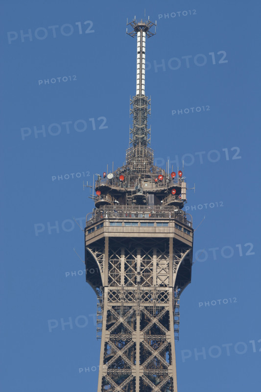 France, Paris 7e, au sommet de la Tour Eiffel, dame de fer, emetteur tdf, television, antenne, paraboles,