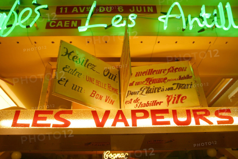 France, Normandie, calvados, cote fleurie, trouville sur mer, plage, les Vapeurs, tourniquet de citations (tres populaire)