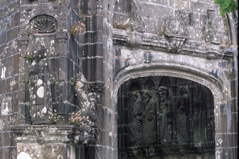 France, Bretagne, Finistere nord, circuit des enclos paroissiaux, daoulas, vestige de l'eglise, enclos paroissial,