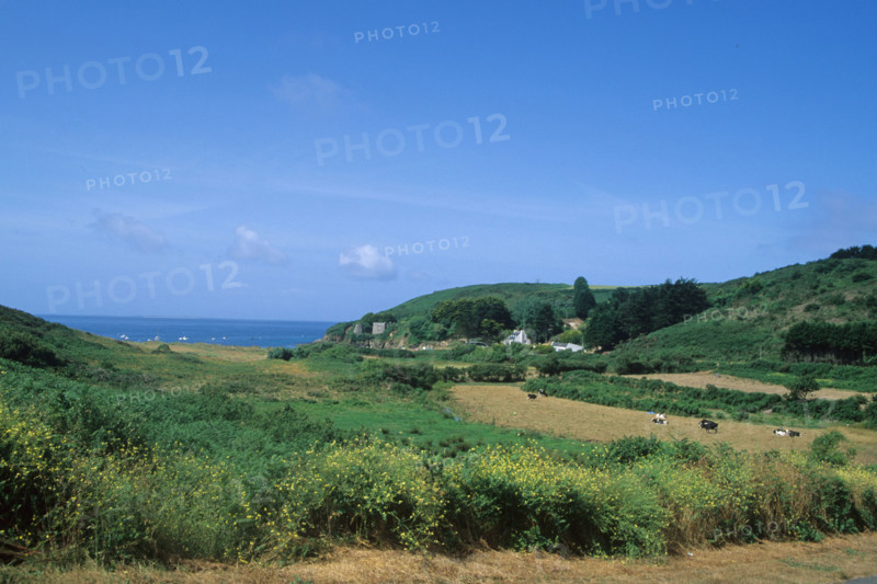 France, Bretagne, Finistere nord, cotes des abers, porsmoguer, panorama, champs, vallons, mer,