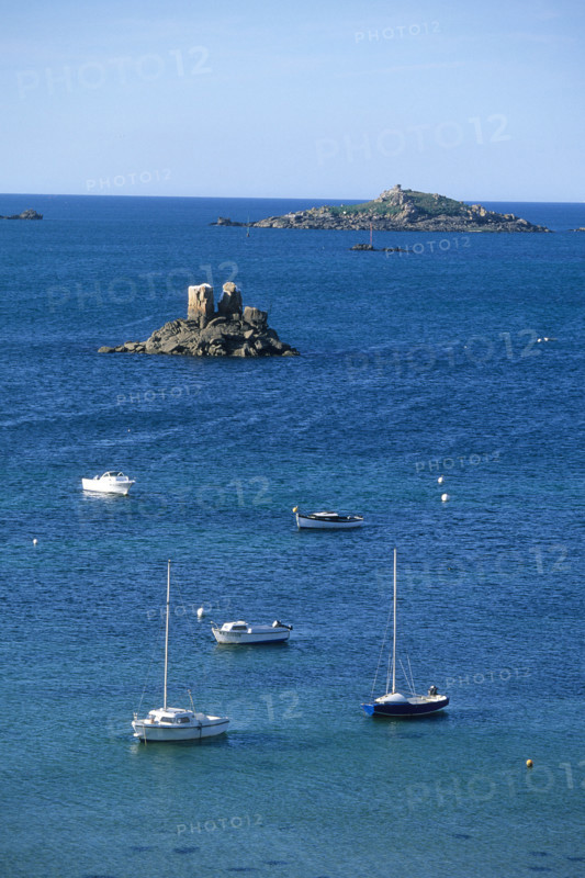 France, Bretagne, Finistere nord, baie de Morlaix, carantec, ilots, bateaux de plaisance,