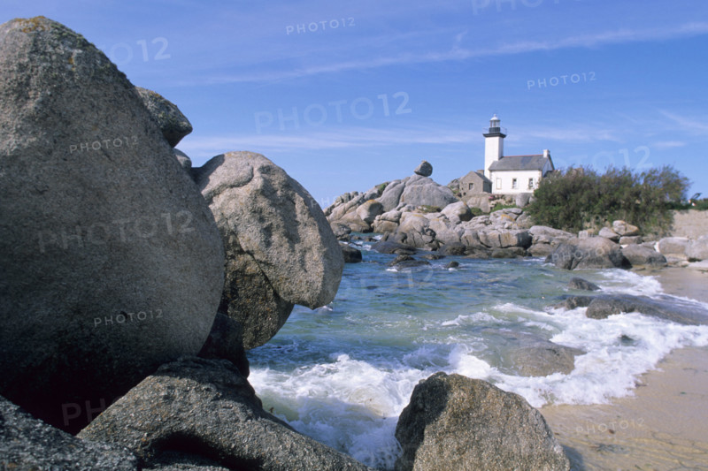 France, Bretagne, Finistere nord, cotes des abers, 
brignogan plages, pointe de pontusval, rochers, vagues, phare,