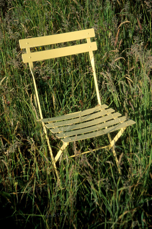 France, Bretagne, Cotes d'Armor, chaise dans l'herbe, repos, farniente, vacances,