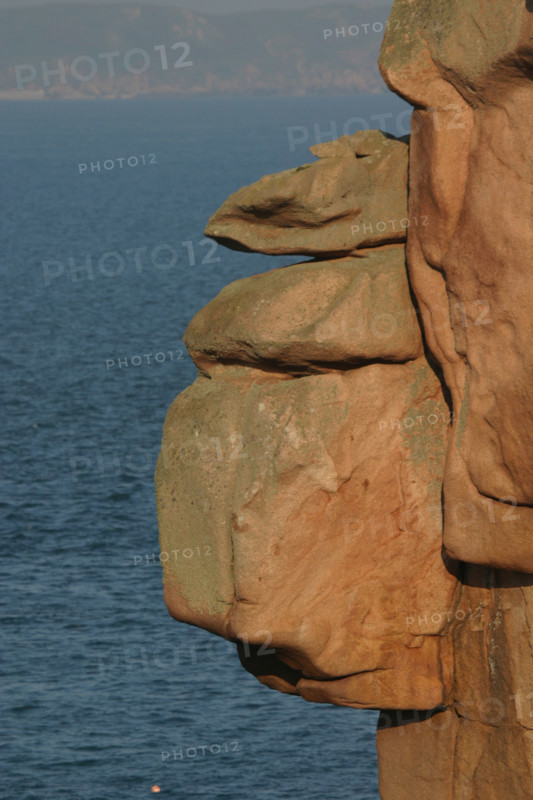France, Bretagne, Cotes d'Armor, cote de granit rose, ploumanach, rochers aux formes evocatrices,