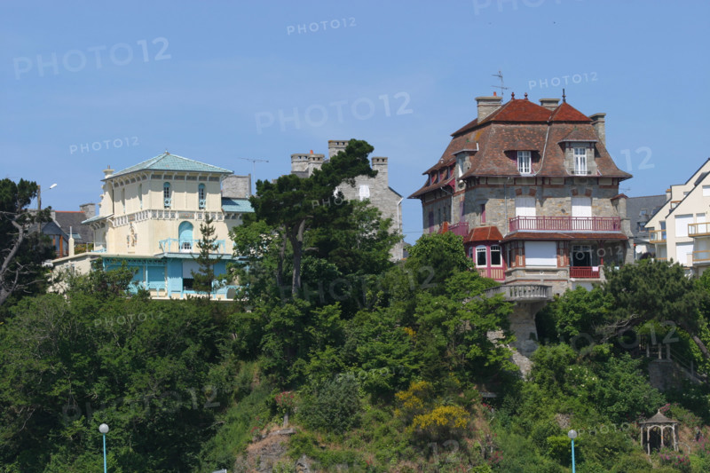 France, Bretagne, Cotes d'Armor, cotes d'Emeraude, saint cast le guildo, villas au dessus de la grande plage