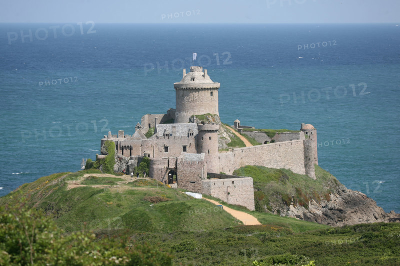France, Bretagne, Cotes d'Armor, Fort la latte pres du cap frehel, chateau, fortification, tours, mer,