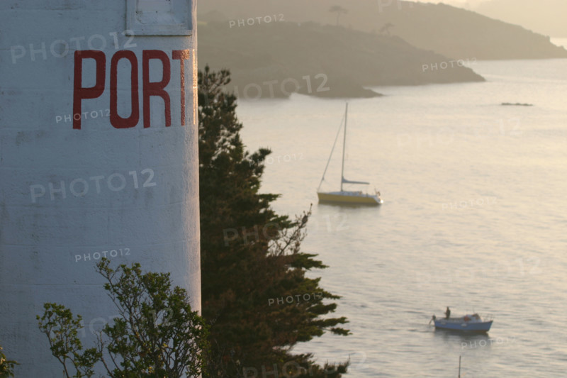 France, Bretagne, Finistere sud, Cornouaille, port manech, embouchure de l'Aven et du Belon, lever de soleil, voiliers, phare,
