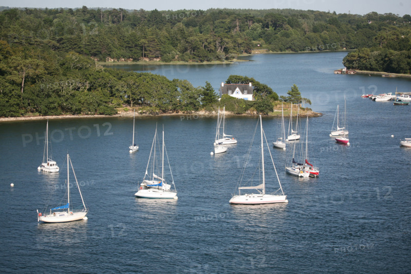 France, Bretagne, Finistere sud, Cornouaille, Benodet, l'odet au nivau du pont de Cornouaille, panorama, voiliers, bateaux de plaisance, courbe,