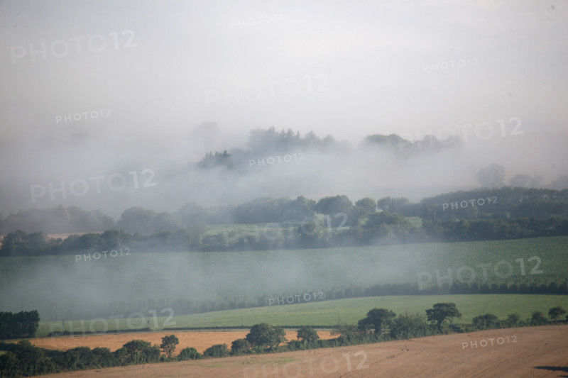 France, Bretagne, Finistere sud, menez hom, paysage, panorama, depuis le sommet, brume, nuages,