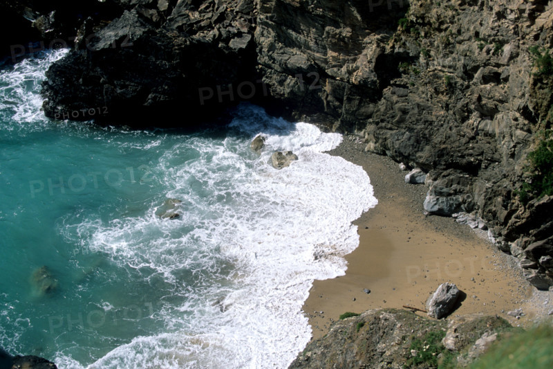 France, Bretagne, Finistere sud, Cap Sizun, pointe du van, greve, plage au pied des falaises,