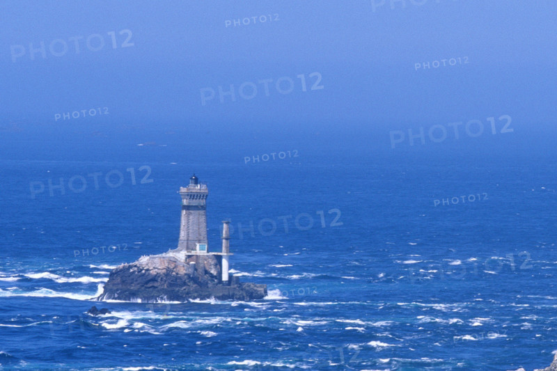 France, Bretagne, Finistere sud, Cap Sizun, pointe du raz, phare de la vieille, courant raz de sein