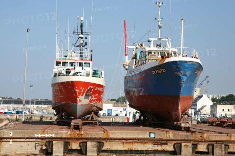 France, Bretagne, Finistere Sud, Cornouaille, Concarneau, chantier naval, Le Passage, bateau au sec, travaux, matieres, metal, coque,