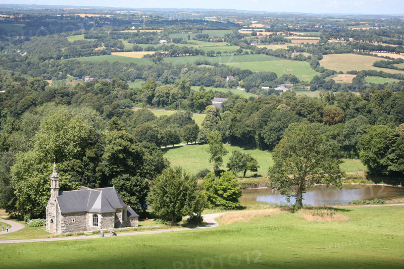 France, Bretagne, Finistere, parc et chateau de Trevarez, jardins, domaine de trevarez, departemental, chapelle et etang, panorama, paysage,