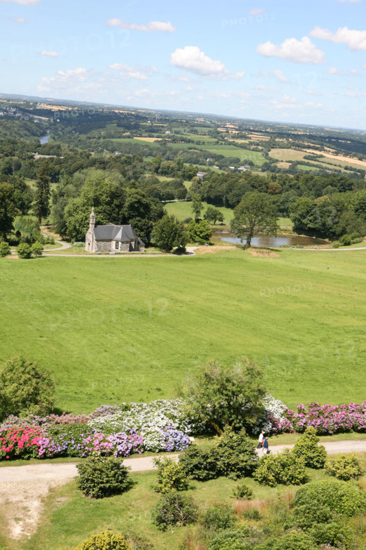 France, Bretagne, Finistere, parc et chateau de Trevarez, jardins, domaine de trevarez, departemental, chapelle et etang, panorama, paysage,