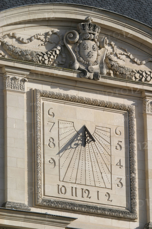 France, Bretagne, Ille et Vilaine, rennes, place du parlement de Bretagne, detail facade du parlement, cadran solaire,