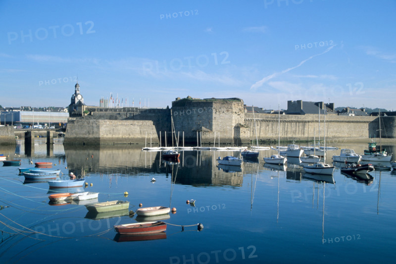 France, Bretagne, Finistere Sud, Cornouaille, Concarneau, la ville close, fortification vauban, port de plaisance, voiliers, vedettes, quai, bateaux, annexes
