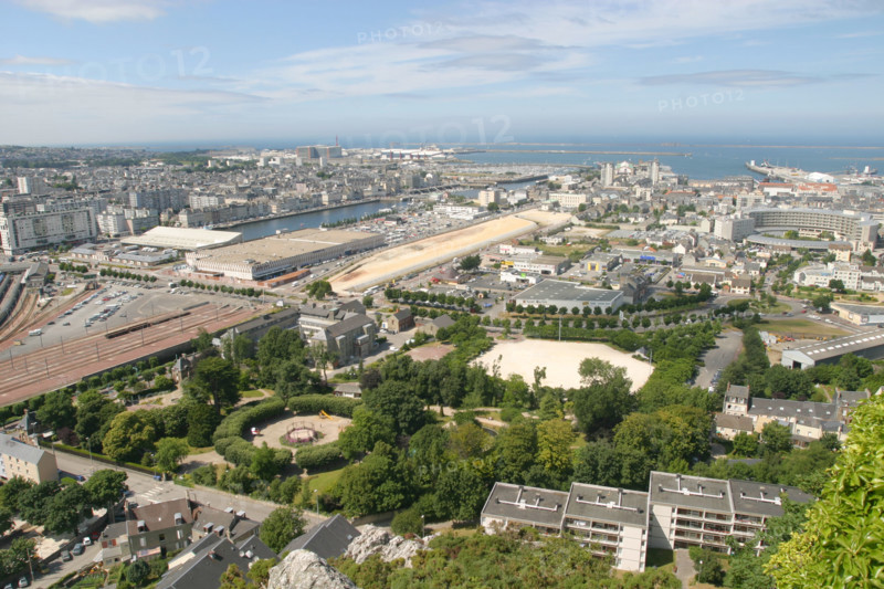 France, Basse Normandie, Manche, Cotentin, Cherbourg, panorama sur Cherbourg depuis le sommet de la montagne du Roule