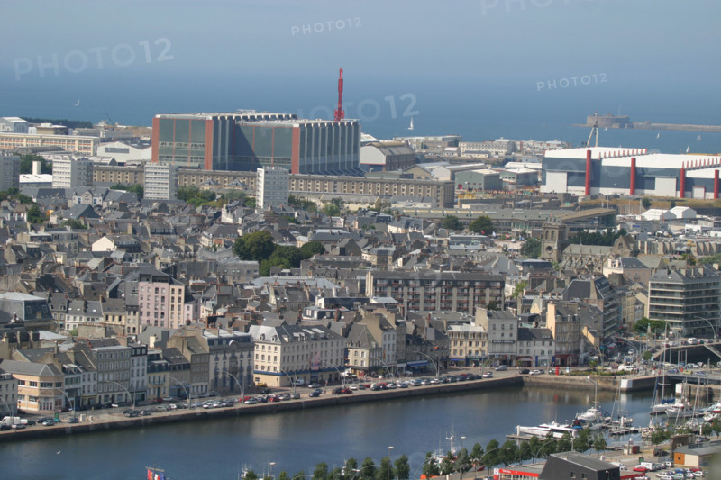 France, Basse Normandie, Manche, Cotentin, Cherbourg, panorama sur Cherbourg depuis le sommet de la montagne du Roule