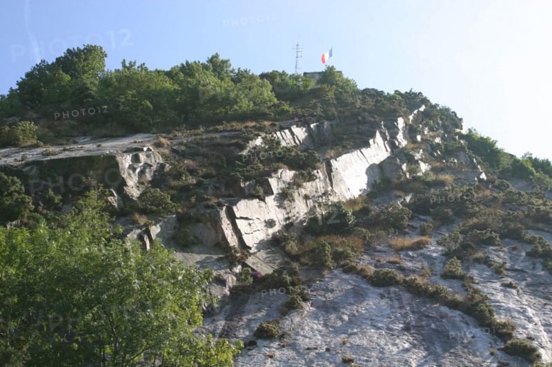 France, Basse Normandie, Manche, Cotentin, Cherbourg, sommet de la montagne du Roule, vers le fort du roule, pierres,