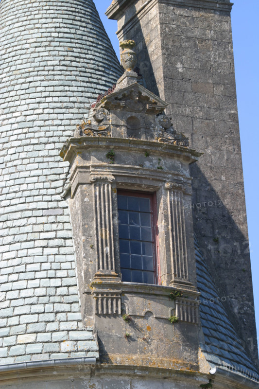 France, Basse Normandie, Manche, Cotentin, Cherbourg, chateau des ravalet (propriete de la ville) situe a tourlaville, detail fenetres, lucarnes ouvragees,