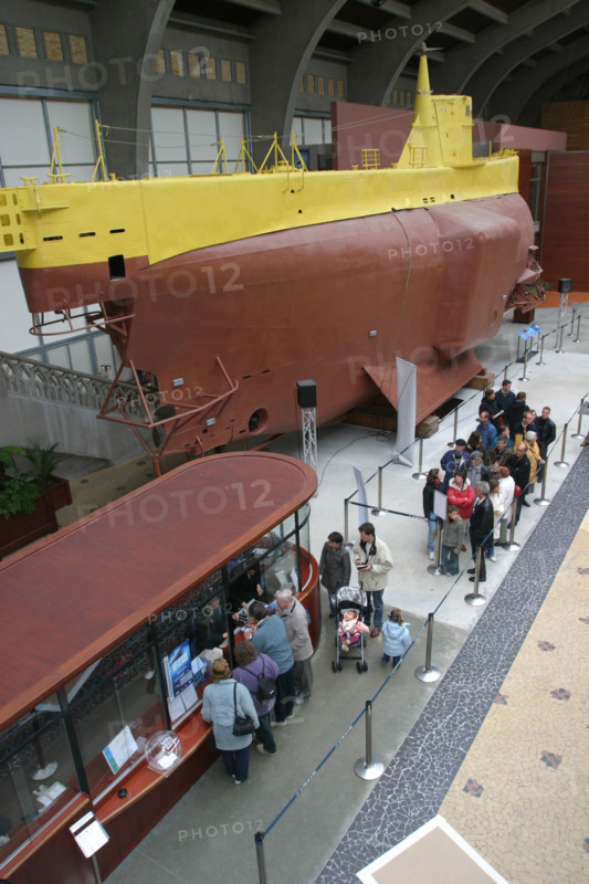 France, Basse Normandie, Manche, Cotentin, Cherbourg, cite de la mer, ancienne gare transatlantique, 
bathyscaphe Archimede dans le hall de la Cite de la Mer