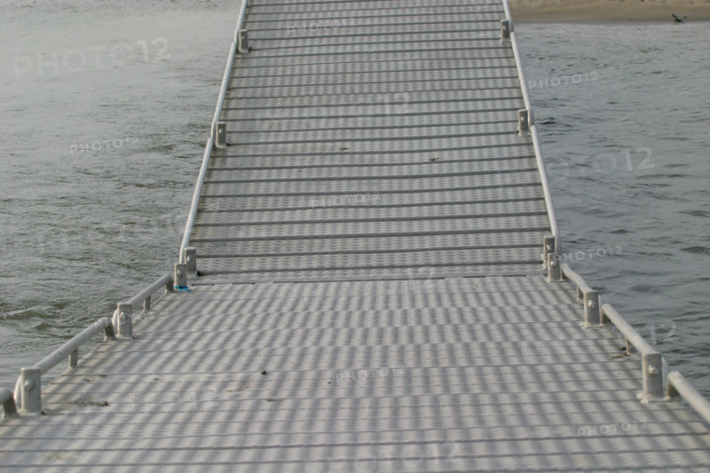 France, Basse Normandie, Manche, regneville sur mer, havre de regneville, maree basse, ponton,