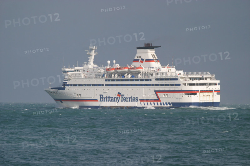France, Basse Normandie, Manche, Cotentin, Cherbourg, ferry de la brittany ferries, trafic trans Manche, grande rade ouest, depart 
du Bretagne