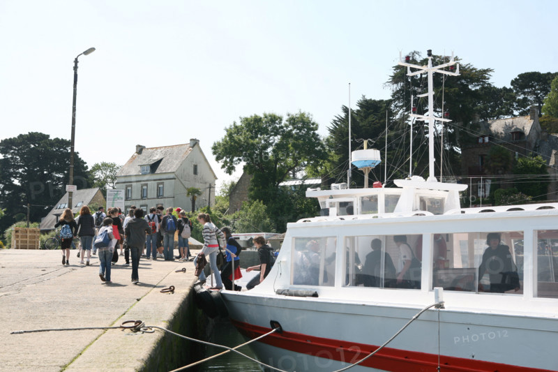 France, Bretagne, Morbihan, golfe du Morbihan, ile aux moines, le port, debarque des touristes