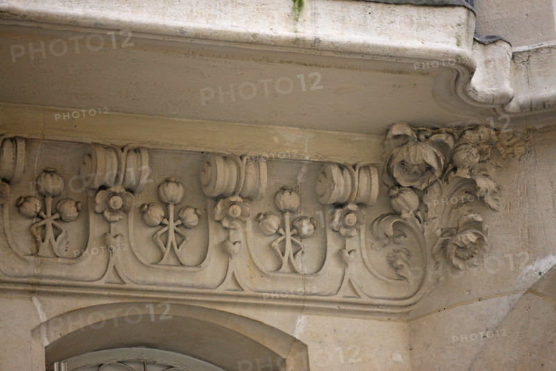 Building 15 rue des Ursulines in Paris (detail)