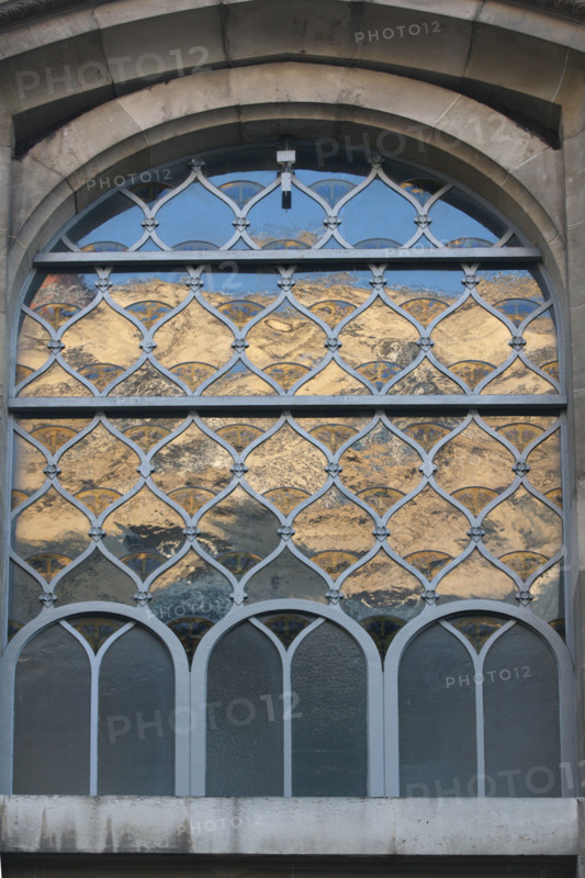France, Paris 7e, 4 square rapp, immeuble, societe theosophique de france, detail verriere en facade,