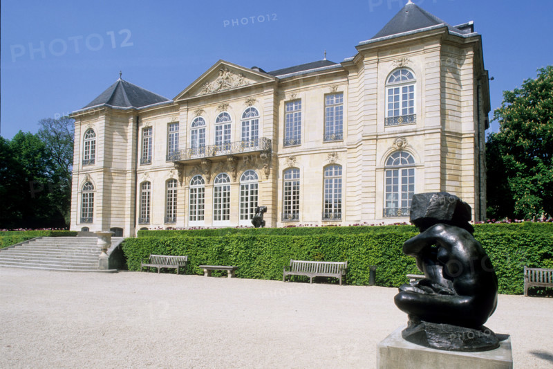 France, Paris 7e, faubourg Saint-Germain, 79 rue de Varenne, hotel biron, musee rodin, hotel particulier, facade sur jardin, oeuvre protegee, sculpture,