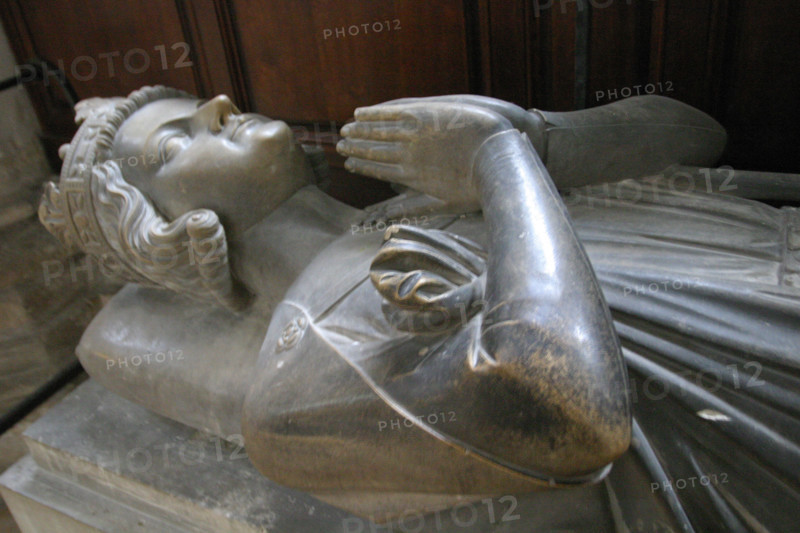 France, Haute Normandie, Seine Maritime, Rouen, cathedrale Notre-Dame, art gothique, ducs de Normandie, sepulture, sculpture, monument funeraire, deambulatoire, gisant de Rollon, premier duc de Normandie