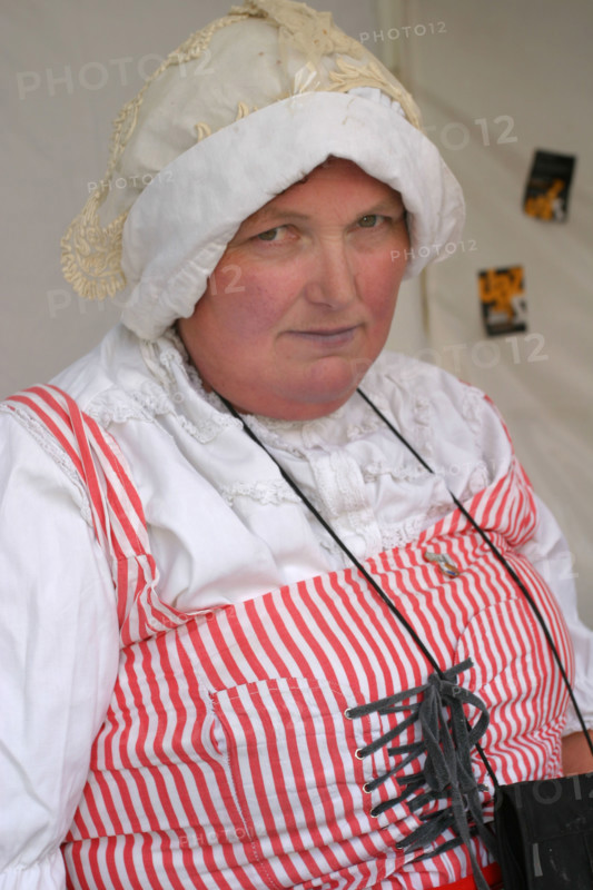 France, Haute Normandie, Seine Maritime, Rouen, fetes jeanne d'arc, mai 2005, marche medieval, costume traditionnel, commercante,
