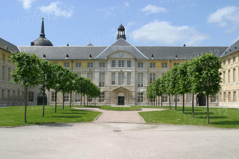 France, Haute Normandie, Seine Maritime, Rouen, ancien hotel Dieu, partie de la prefecture aujourd'hui, administration, institution, histoire,