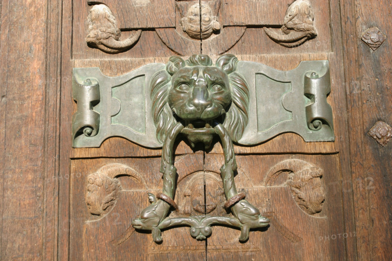 France, Haute Normandie, Seine Maritime, Rouen, eglise saint Maclou, portail central, heurtoir de port, lion, bronze,