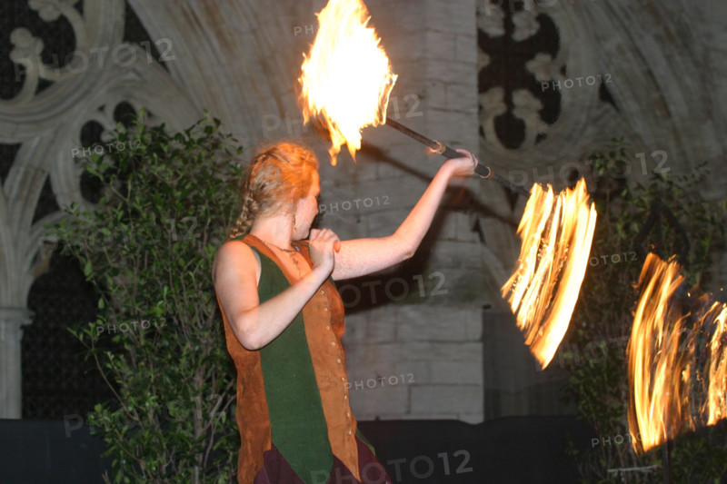 France, Haute Normandie, Seine Maritime, Rouen, cathedrale notre dame, fetes jeanne d'arc 2005, 
spectacle "les nuits de feu", pyrotechnie, cracheurs de feu, bateleurs, saltimbanques, danse, torches,