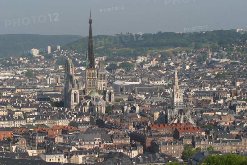 France, Haute Normandie, Seine Maritime, Rouen, cathedrale Notre-Dame, panorama depuis la cote sainte catherine, vue generale,